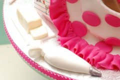 Baking_lady_cake_3