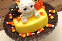 Candy_corn_halloween_cake