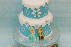 Frozen_cake_and_cupcakes
