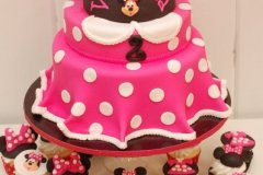 Minnie_mouse_cake_and_cupcakes