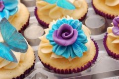 Blue_and_purple_flowers_and_butterflies_cupcakes_3