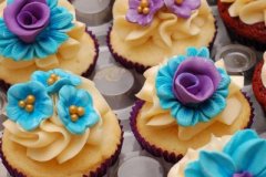 Blue_and_purple_flowers_and_butterflies_cupcakes_6