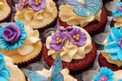 Blue_and_purple_flowers_and_butterflies_cupcakes_7