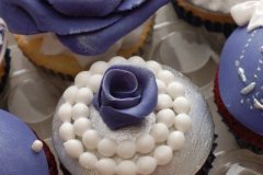 Blue_silver_and_white_wedding cupcakes_1