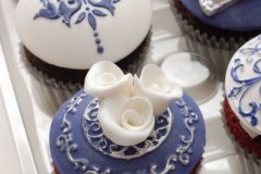 Blue_silver_and_white_wedding cupcakes_4
