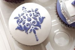Blue_silver_and_white_wedding cupcakes_5