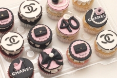 Chanel_pink_and_black_cupcakes