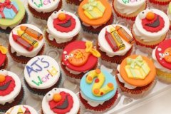 Elmo_world_cupcakes.JPG