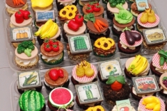 Farmer's_market_cupcakes