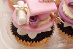 Graduation_pink_and_purple_cupcakes_1