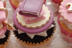 Graduation_pink_and_purple_cupcakes_2