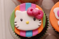 Hello_Kitty_Princess_cupcakes_3