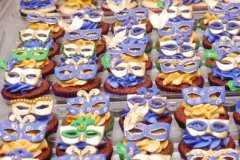 Mardi_gras_mascarade_cupcakes_1.JPG
