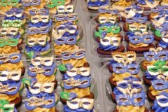 Mardi_gras_mascarade_cupcakes_2.JPG