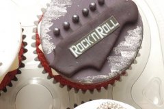 Rock_n_roll_cupcakes_7.JPG