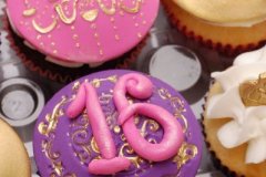 Sweet_16_pink_and_purple_cupcakes_3