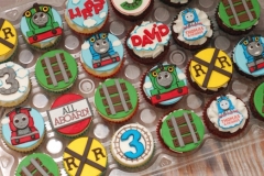 Thomas_the_train_cupcakes