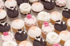 Wedding_bride_and_groom_cupcakes_0