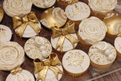White_and_gold_vintage_cupcakes